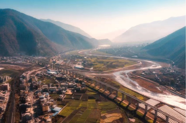 新成昆鐵路下周一全線貫通運營,成都至昆明7.5小時可達